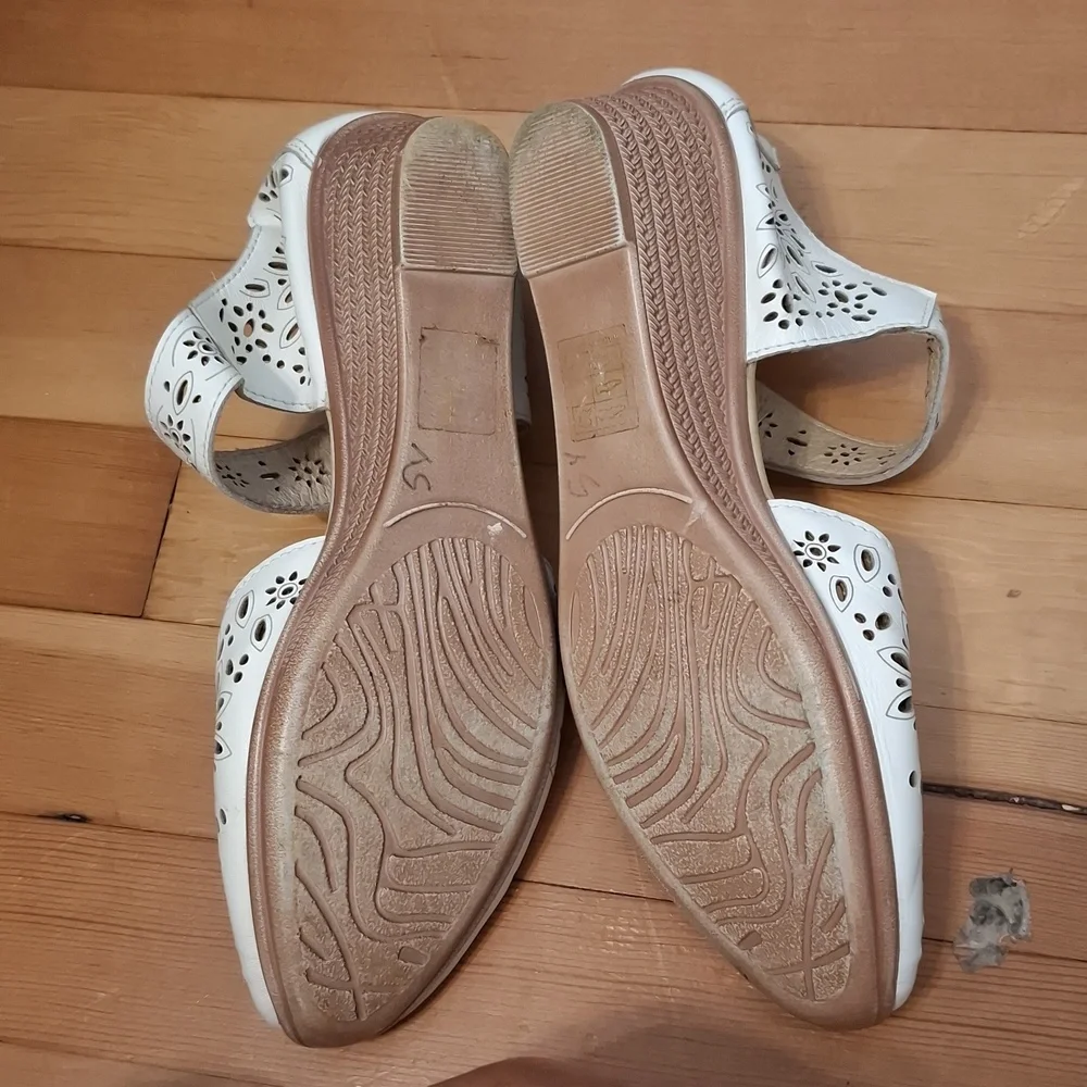 Spring Step sz 39 (US 8.5) Nougat white (cream) Mary Jane D'Orsay wedge shoes.